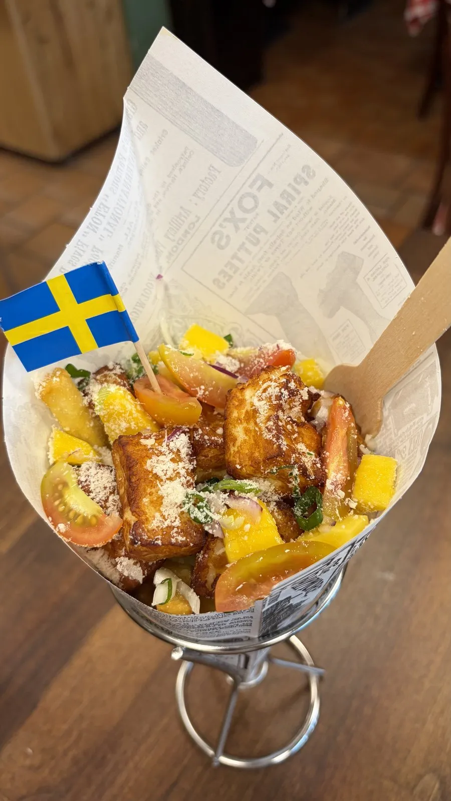 Monster Fries laddade pommes i strut med svensk flagga